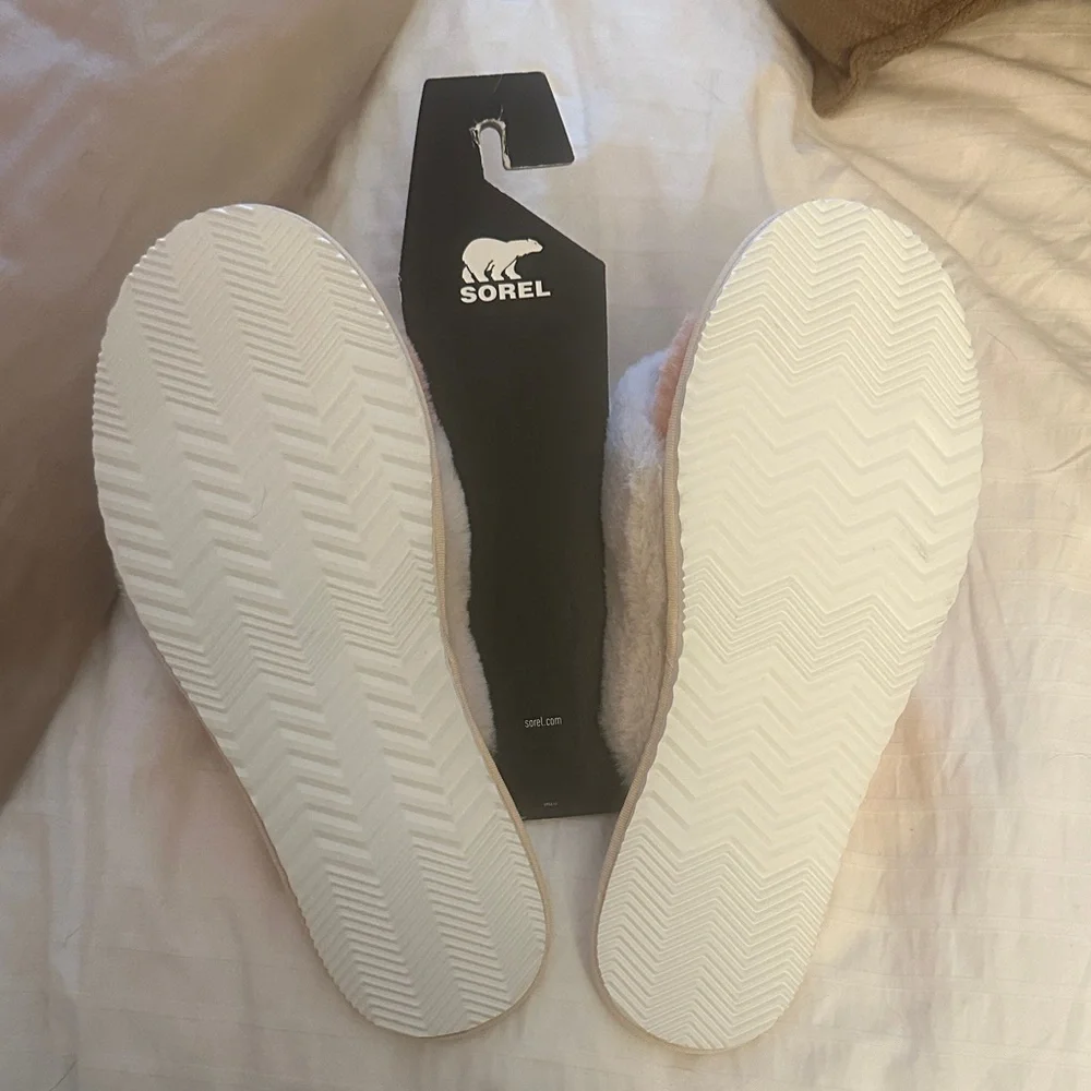 SOREL Plush Slippers (8) - Picture 3 of 4